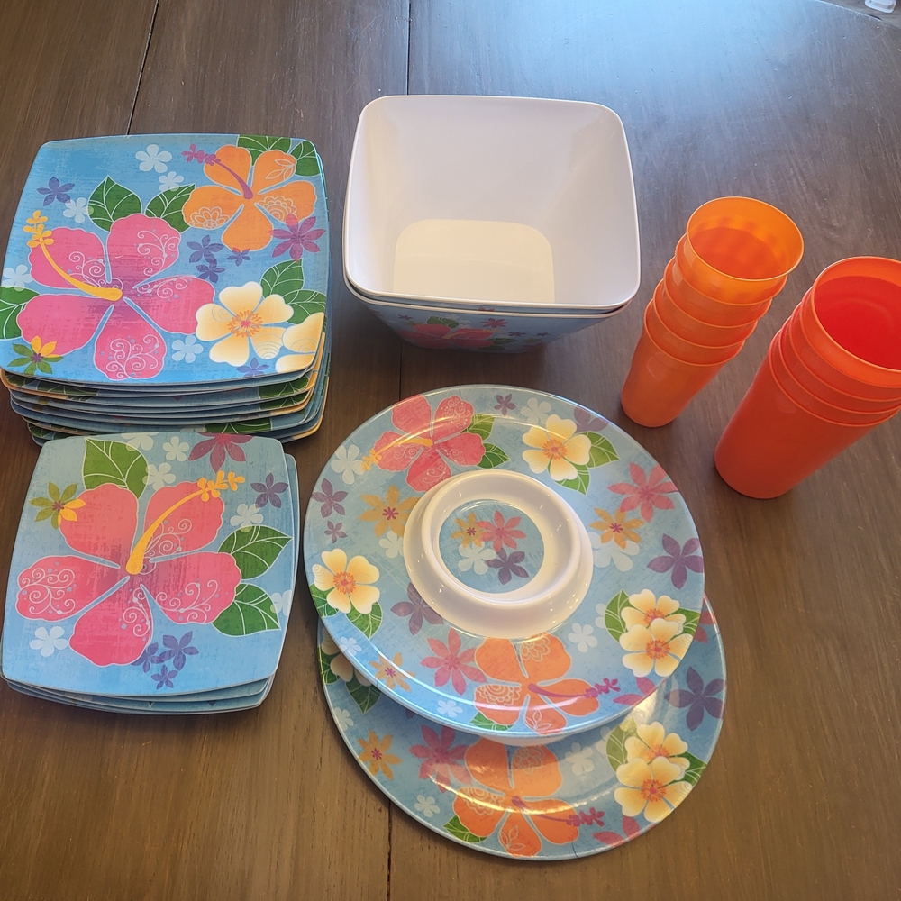 Floral Melamine Dinnerware Set with Orange Cups